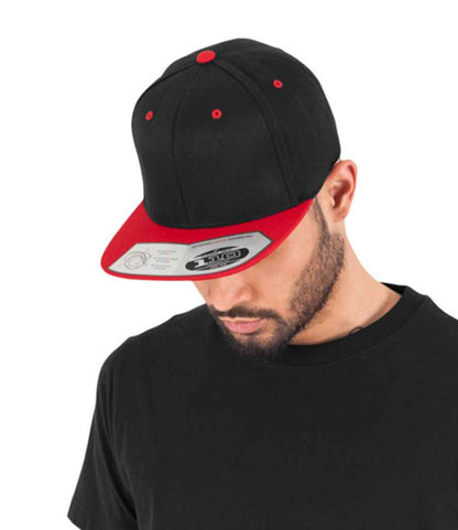 Flexfit F110 in Black/Red