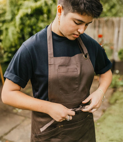 Le Chef LE100 Utility Bib Apron in Peat